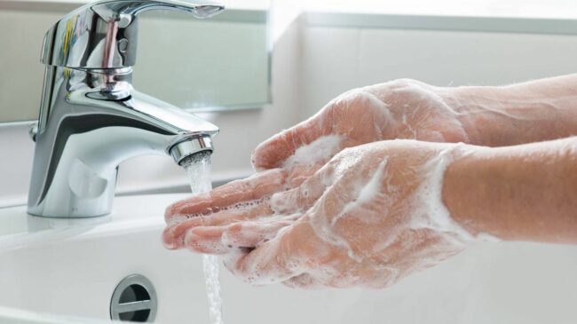 wash your hands lavarse las manos